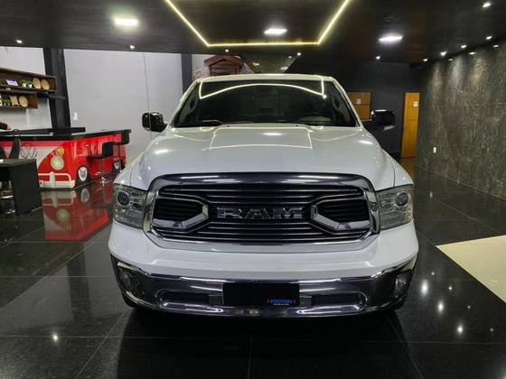 RAM CLASSIC 5.7 V8 GASOLINA LARAMIE CD 4X4 AUTOMÁTICO